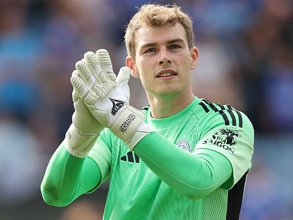 West Ham United Lanjutkan Perburuan Mads Hermansen